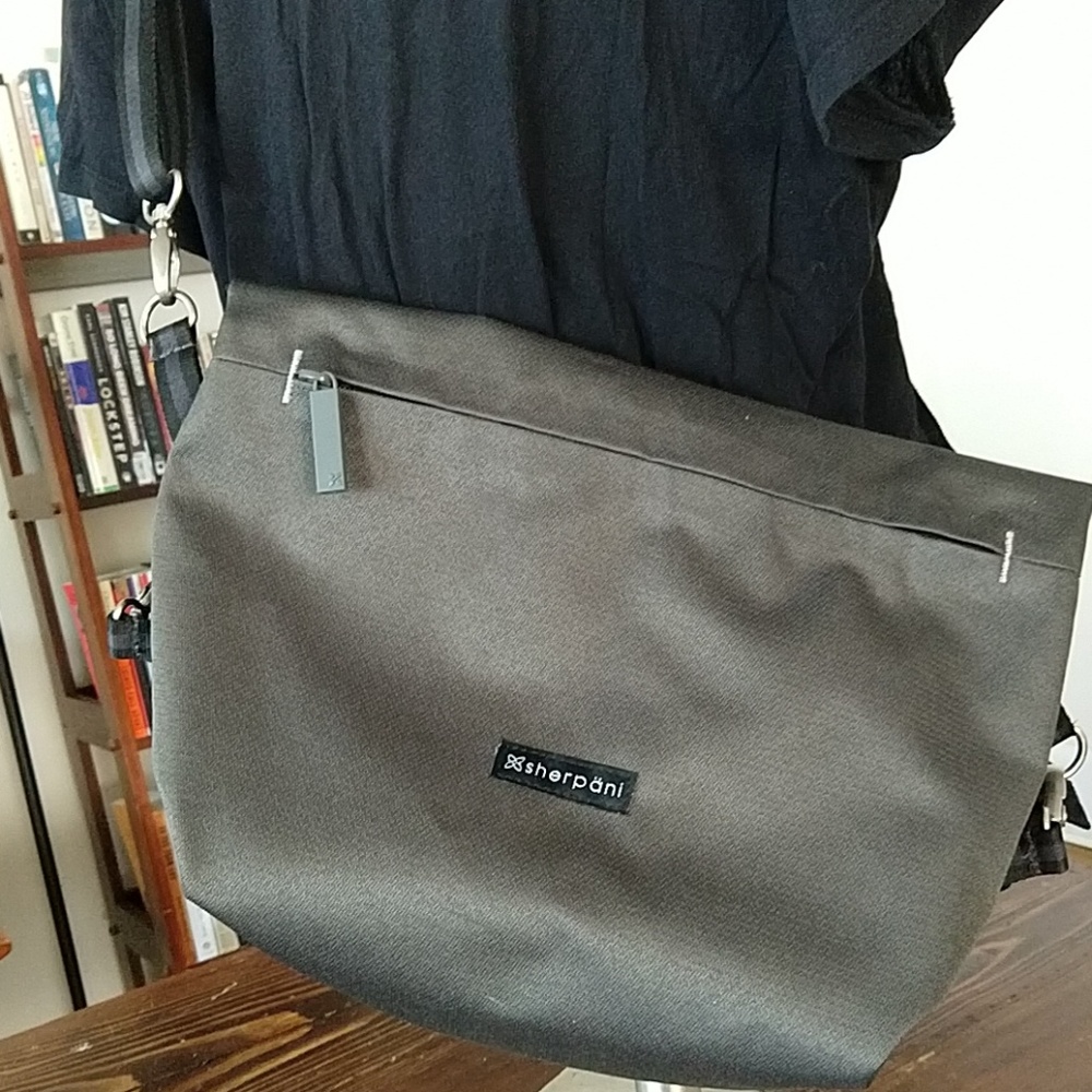 Sherpani Vale RFID Travel Bag - Safe Stylish